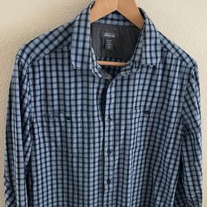 Kenneth Cole Reaction Men’s Button-down blur and black plaid shirt size medium